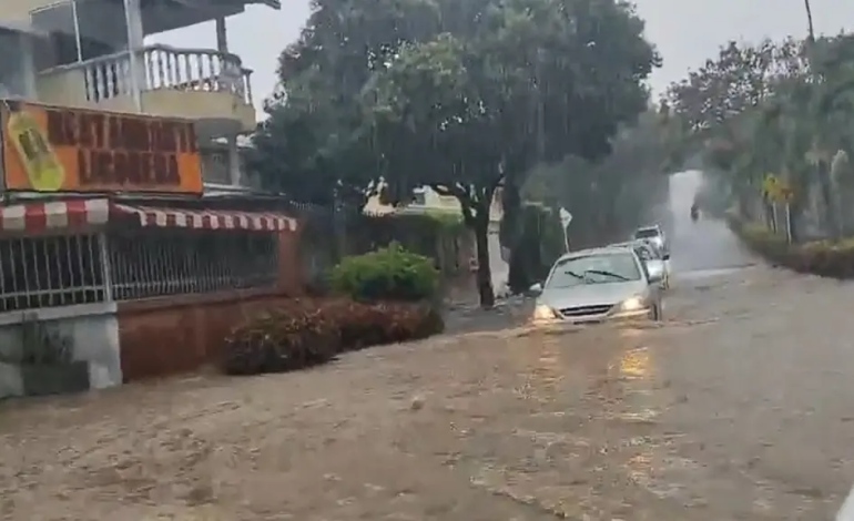  Fuerte aguacero colapsa vías y genera emergencias en Bucaramanga y el área metropolitana