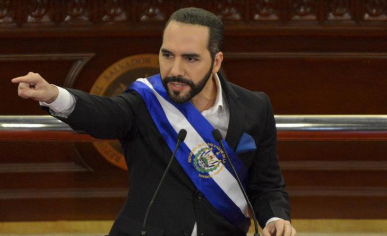  Congreso de El Salvador aprueba la reelección presidencial indefinida