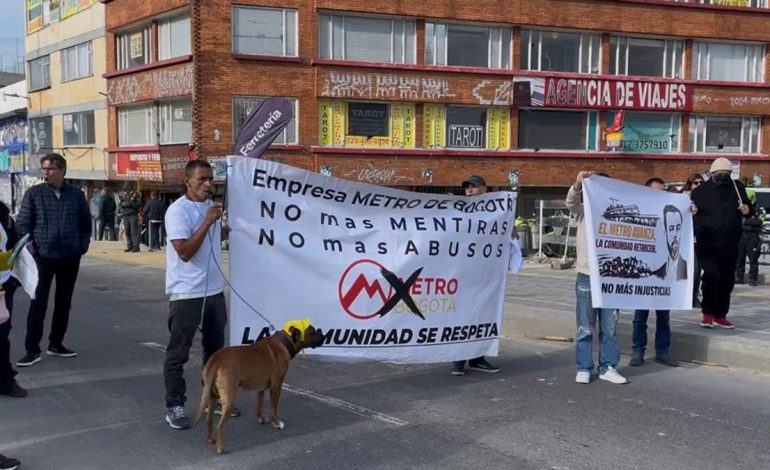 Afectados por las obras del metro bloquean la Avenida Caracas en Bogotá: colapsa la movilidad